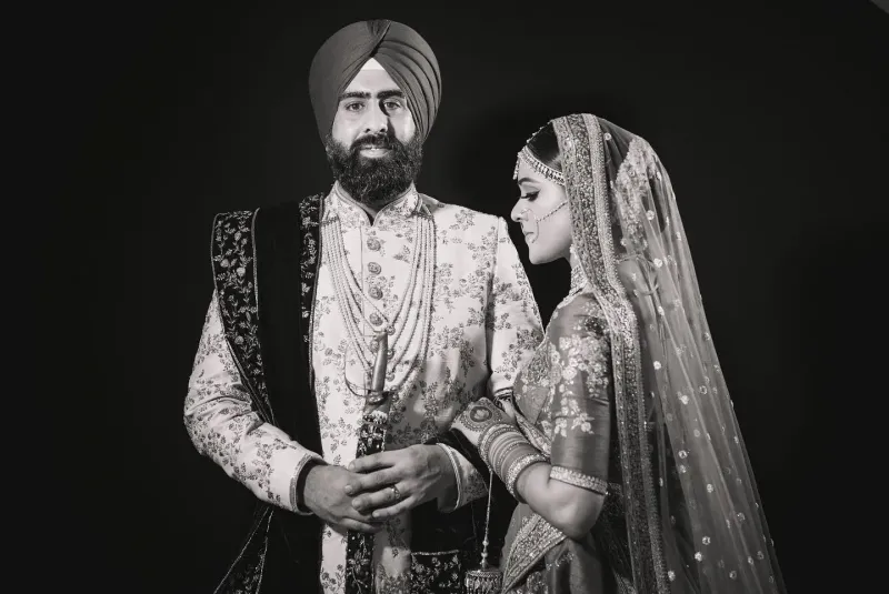 Black and white elegant couple photography.