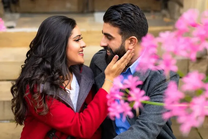 Couple photoshoot filled with romantic moment.