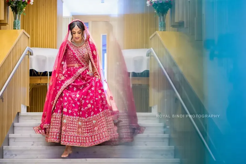 stunning-bridal-photography-at-the-stairs-of-gurdwara