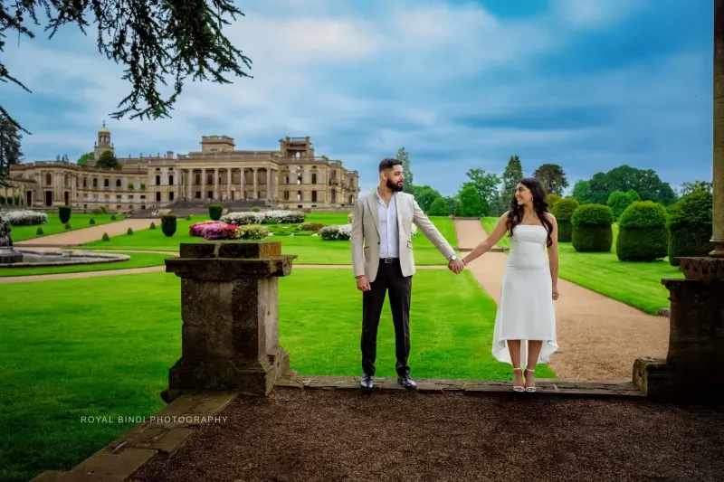 Couple photoshoot holding hands of each other.