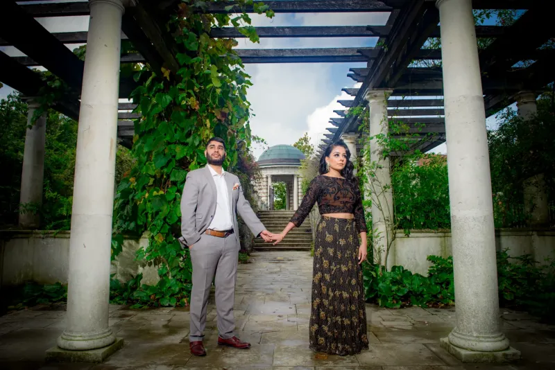 couple photoshoot holding hands of each other.