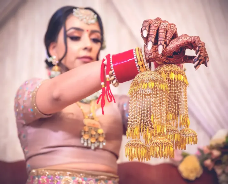 Bridal photoshoot, Bridal setting her jewellery.