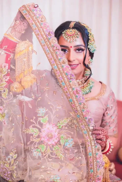 Sikh Bride Photoshoot with her Dupatta.