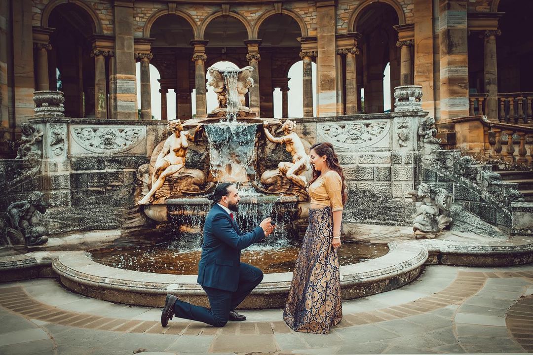 Asian couple pre-wedding photography in front of fountain