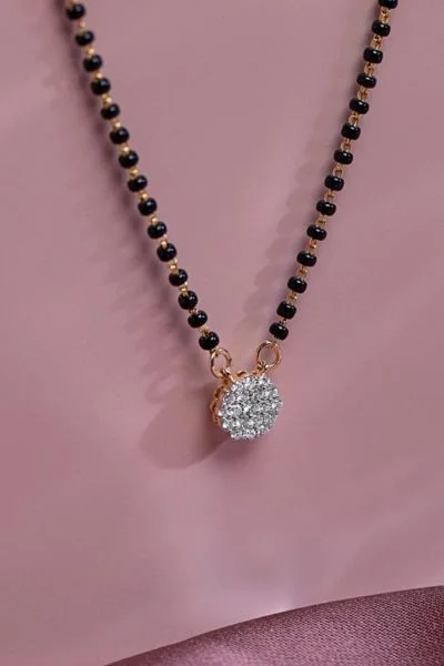 Gold mangalsutra with diamond-studded pendant.