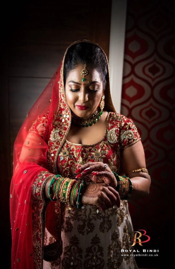 Stunning bride showcasing traditional jewellery and attire during an elegant Gujarati wedding photoshoot.